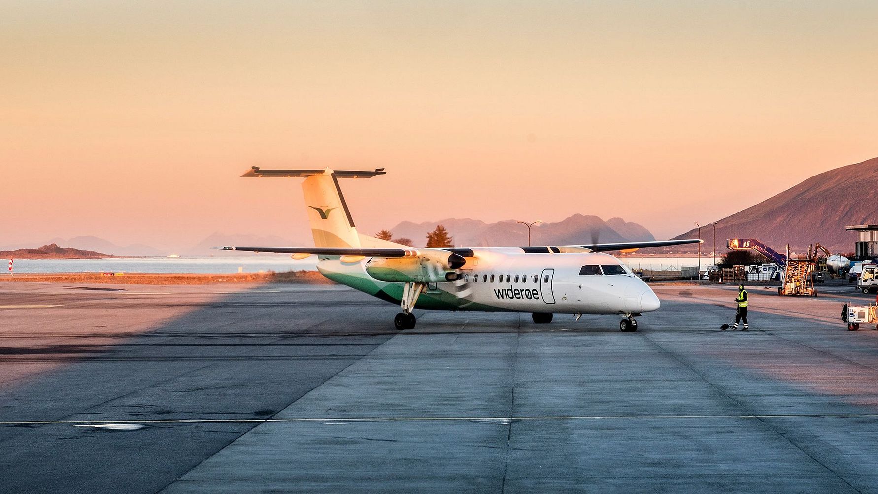 Widerøe Dash 8 on the apron at sunset